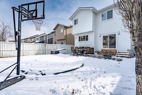 32 Chapalina Common Se, Calgary, AB - Outdoor