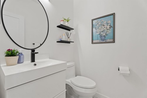32 Chapalina Common Se, Calgary, AB - Indoor Photo Showing Bathroom