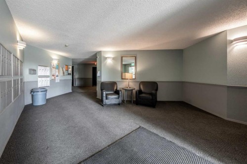 106-10 Dover Point Se, Calgary, AB - Indoor Photo Showing Other Room