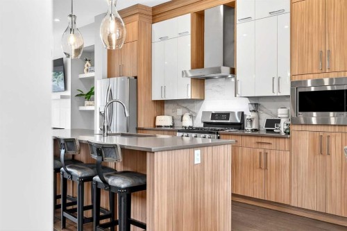 3736 44 Street Sw, Calgary, AB - Indoor Photo Showing Kitchen With Upgraded Kitchen