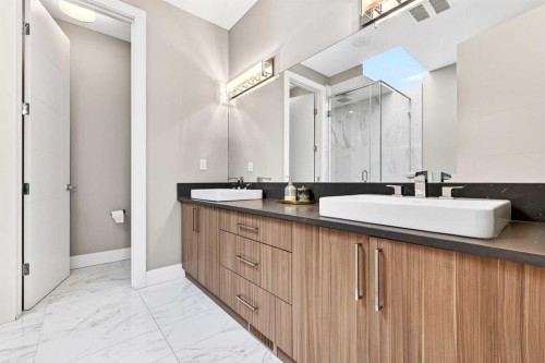 3736 44 Street Sw, Calgary, AB - Indoor Photo Showing Bathroom