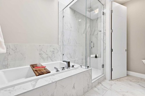 3736 44 Street Sw, Calgary, AB - Indoor Photo Showing Bathroom