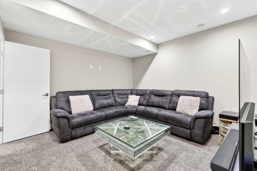 3736 44 Street Sw, Calgary, AB - Indoor Photo Showing Other Room