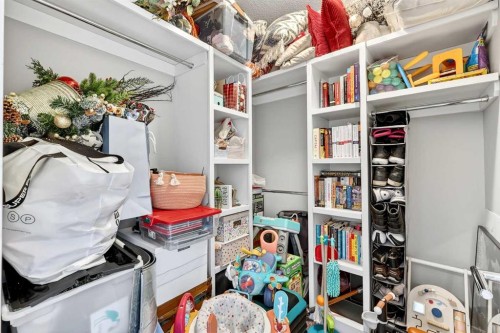 3736 44 Street Sw, Calgary, AB - Indoor Photo Showing Other Room