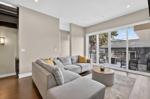 3736 44 Street Sw, Calgary, AB - Indoor Photo Showing Living Room