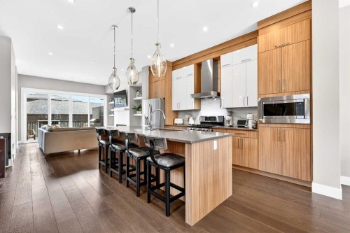 3736 44 Street Sw, Calgary, AB - Indoor Photo Showing Kitchen With Upgraded Kitchen
