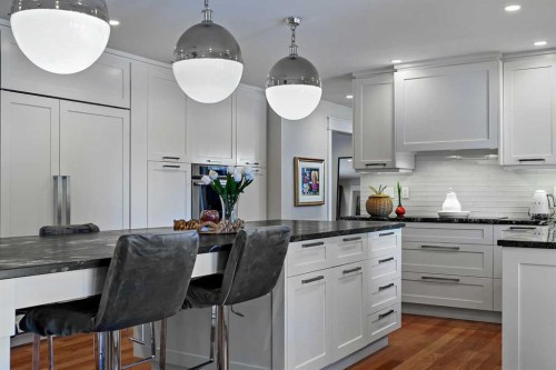 116 Bay View Drive Sw, Calgary, AB - Indoor