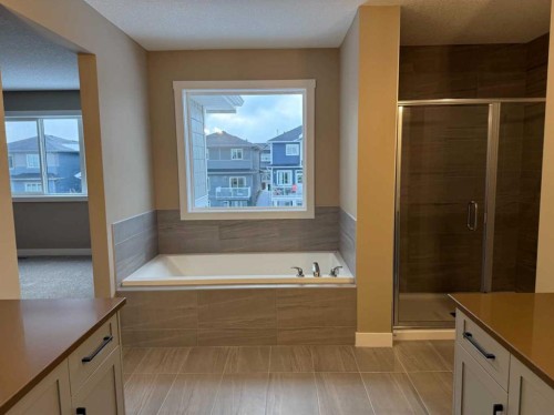 115 Sundown Crescent, Cochrane, AB - Indoor Photo Showing Bathroom