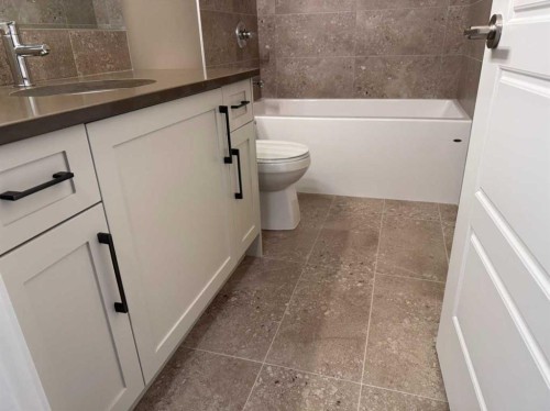 115 Sundown Crescent, Cochrane, AB - Indoor Photo Showing Bathroom