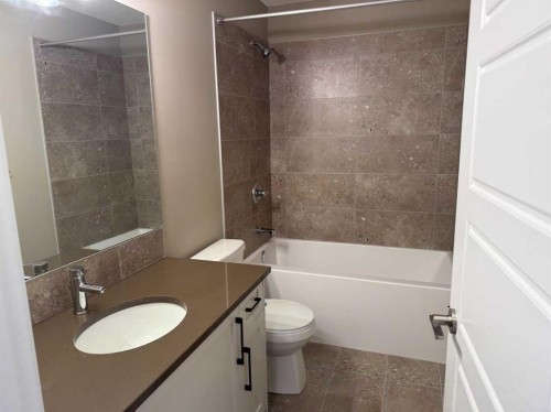 115 Sundown Crescent, Cochrane, AB - Indoor Photo Showing Bathroom
