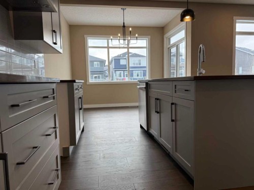 115 Sundown Crescent, Cochrane, AB - Indoor Photo Showing Kitchen