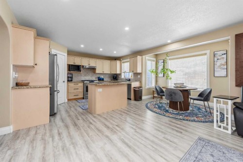 66 Royal Highland Road Nw, Calgary, AB - Indoor Photo Showing Kitchen