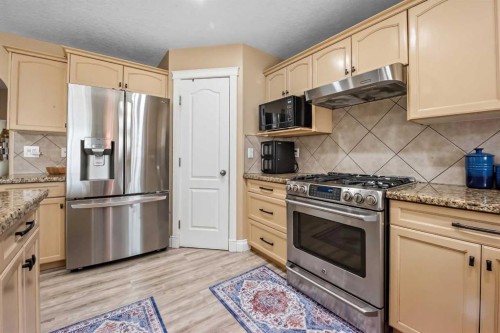 66 Royal Highland Road Nw, Calgary, AB - Indoor Photo Showing Kitchen With Upgraded Kitchen