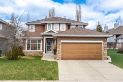 66 Royal Highland Road NW Calgary, AB T3G 4Y4