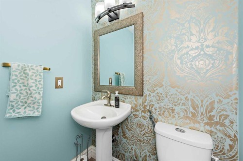 66 Royal Highland Road Nw, Calgary, AB - Indoor Photo Showing Bathroom