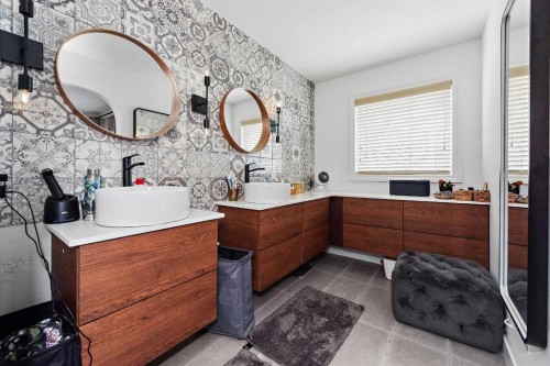 66 Royal Highland Road Nw, Calgary, AB - Indoor Photo Showing Bathroom