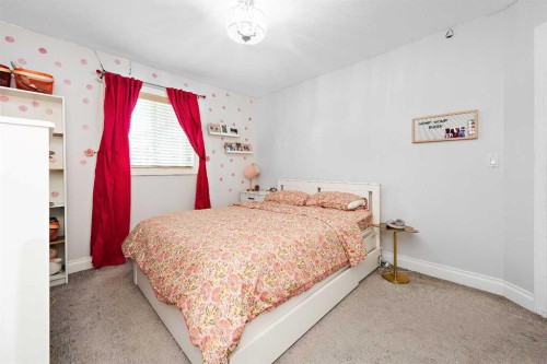 66 Royal Highland Road Nw, Calgary, AB - Indoor Photo Showing Bedroom