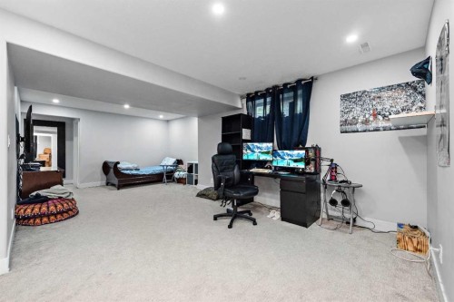66 Royal Highland Road Nw, Calgary, AB - Indoor