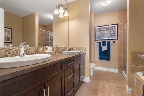 536 Quarry Park Boulevard Se, Calgary, AB - Indoor Photo Showing Bathroom