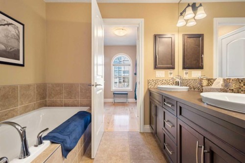 536 Quarry Park Boulevard Se, Calgary, AB - Indoor Photo Showing Bathroom