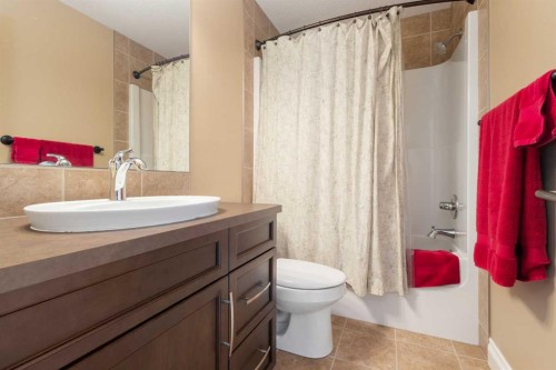 536 Quarry Park Boulevard Se, Calgary, AB - Indoor Photo Showing Bathroom