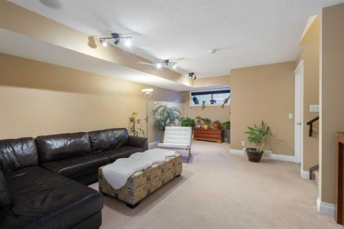 536 Quarry Park Boulevard Se, Calgary, AB - Indoor Photo Showing Living Room
