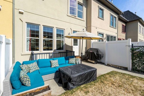536 Quarry Park Boulevard Se, Calgary, AB - Outdoor With Exterior
