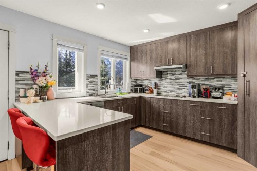 1-1406 2Nd Avenue, Canmore, AB - Indoor Photo Showing Kitchen