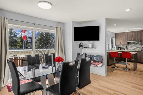 1-1406 2Nd Avenue, Canmore, AB - Indoor Photo Showing Dining Room