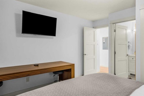 1-1406 2Nd Avenue, Canmore, AB - Indoor Photo Showing Other Room