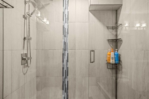 1-1406 2Nd Avenue, Canmore, AB - Indoor Photo Showing Bathroom