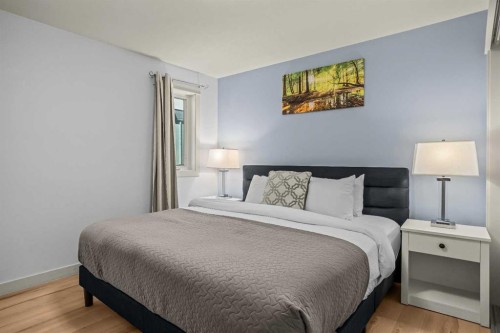 1-1406 2Nd Avenue, Canmore, AB - Indoor Photo Showing Bedroom