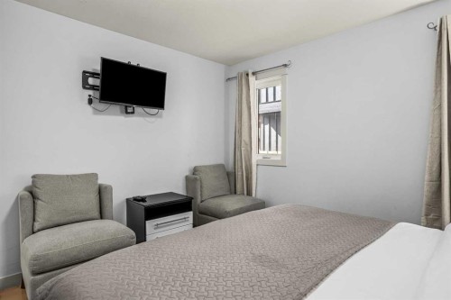 1-1406 2Nd Avenue, Canmore, AB - Indoor Photo Showing Bedroom