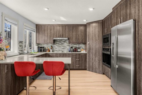 1-1406 2Nd Avenue, Canmore, AB - Indoor Photo Showing Kitchen
