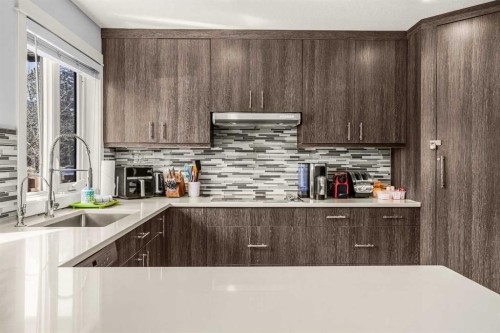 1-1406 2Nd Avenue, Canmore, AB - Indoor Photo Showing Kitchen With Upgraded Kitchen