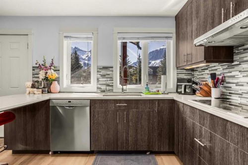 1-1406 2Nd Avenue, Canmore, AB - Indoor Photo Showing Kitchen With Upgraded Kitchen