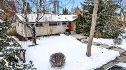 33 Warwick Drive SW Calgary, AB T3C 2R5