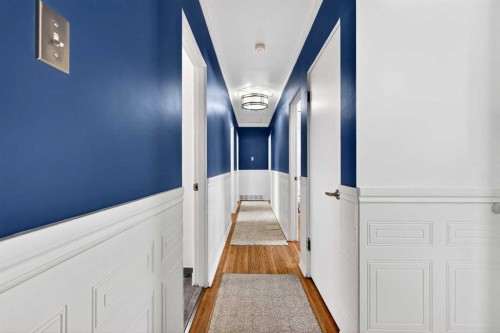 33 Warwick Drive Sw, Calgary, AB - Indoor Photo Showing Other Room