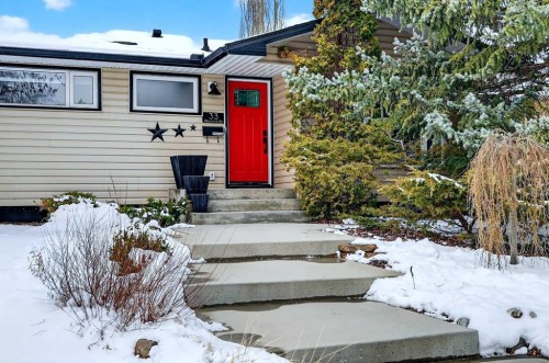 33 Warwick Drive Sw, Calgary, AB - Outdoor