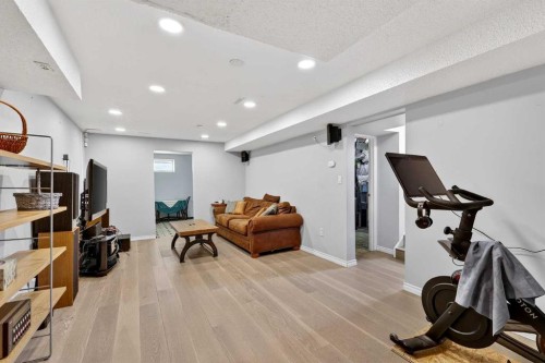 33 Warwick Drive Sw, Calgary, AB - Indoor Photo Showing Gym Room