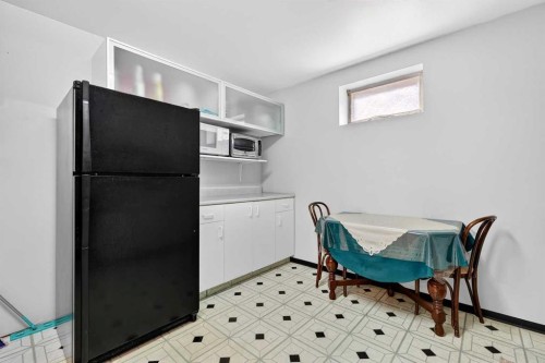 33 Warwick Drive Sw, Calgary, AB - Indoor