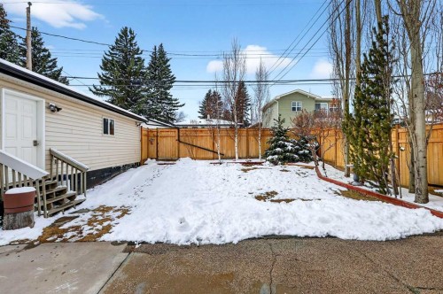 33 Warwick Drive Sw, Calgary, AB - Outdoor