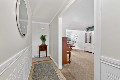 33 Warwick Drive Sw, Calgary, AB - Indoor Photo Showing Other Room