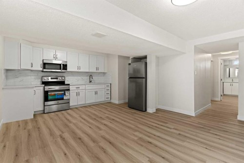 937 Marcombe Drive Ne, Calgary, AB - Indoor Photo Showing Kitchen