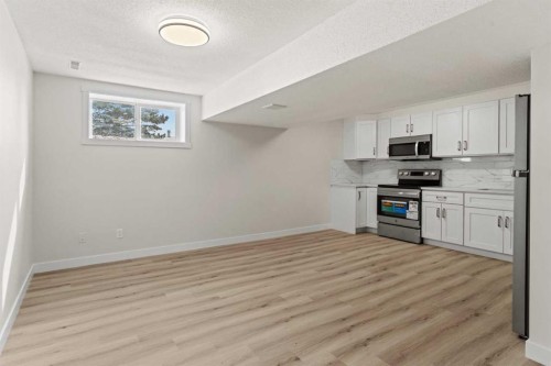 937 Marcombe Drive Ne, Calgary, AB - Indoor Photo Showing Kitchen