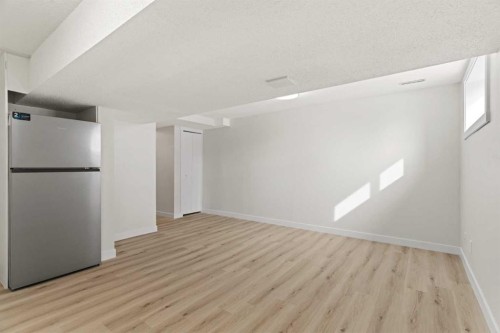 937 Marcombe Drive Ne, Calgary, AB - Indoor Photo Showing Other Room
