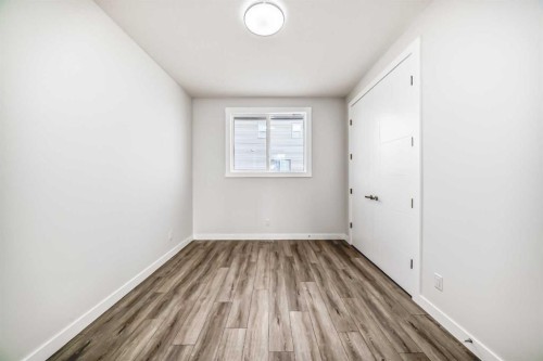 100 Corner Glen Manor Ne, Calgary, AB - Indoor Photo Showing Other Room