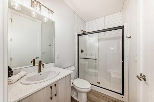 100 Corner Glen Manor Ne, Calgary, AB - Indoor Photo Showing Bathroom
