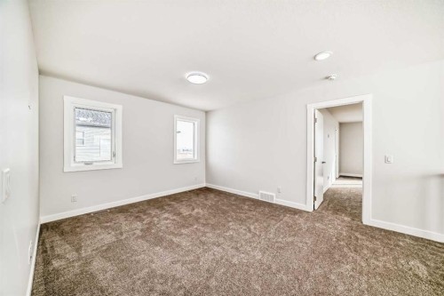 100 Corner Glen Manor Ne, Calgary, AB - Indoor Photo Showing Other Room