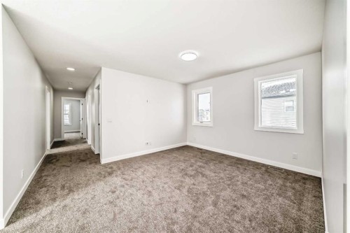 100 Corner Glen Manor Ne, Calgary, AB - Indoor Photo Showing Other Room